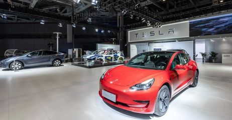 進博的熱度上海的溫度 | 拆解版特斯拉亮相，上海超級工廠“搬”上展臺，數(shù)據(jù)與網(wǎng)絡服務成焦點